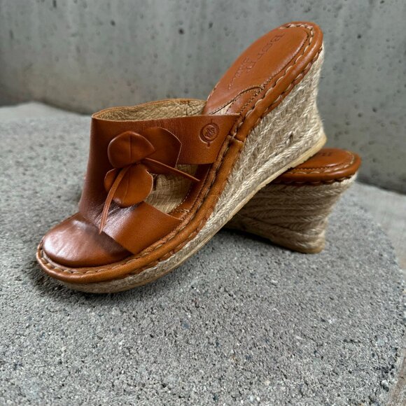 BORN WOMEN'S LEATHER WEDGE SLIP ON SANDALS BROWN SIZE 6 / 36.5 - Picture 7 of 16